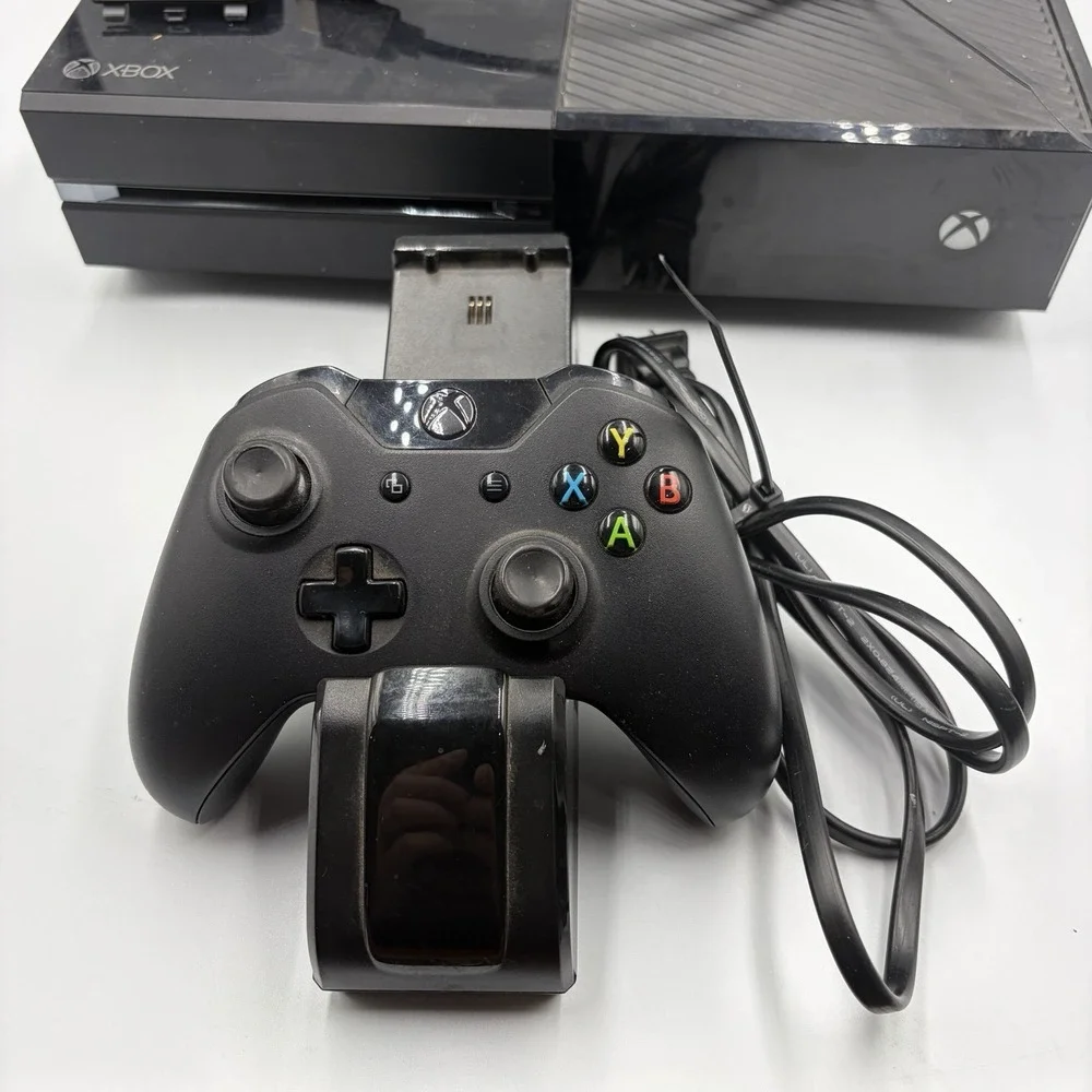Microsoft Xbox One Model 1540 Console Bundle 500 GB, Controller, Headset 3 Games